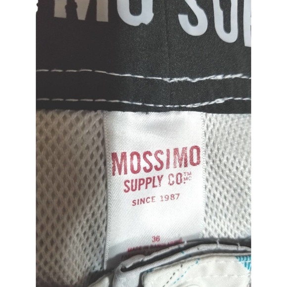 Mossimo Supply Co Lightweight swing Shorts Men's Size 36 white, blue gray. - Picture 6 of 7